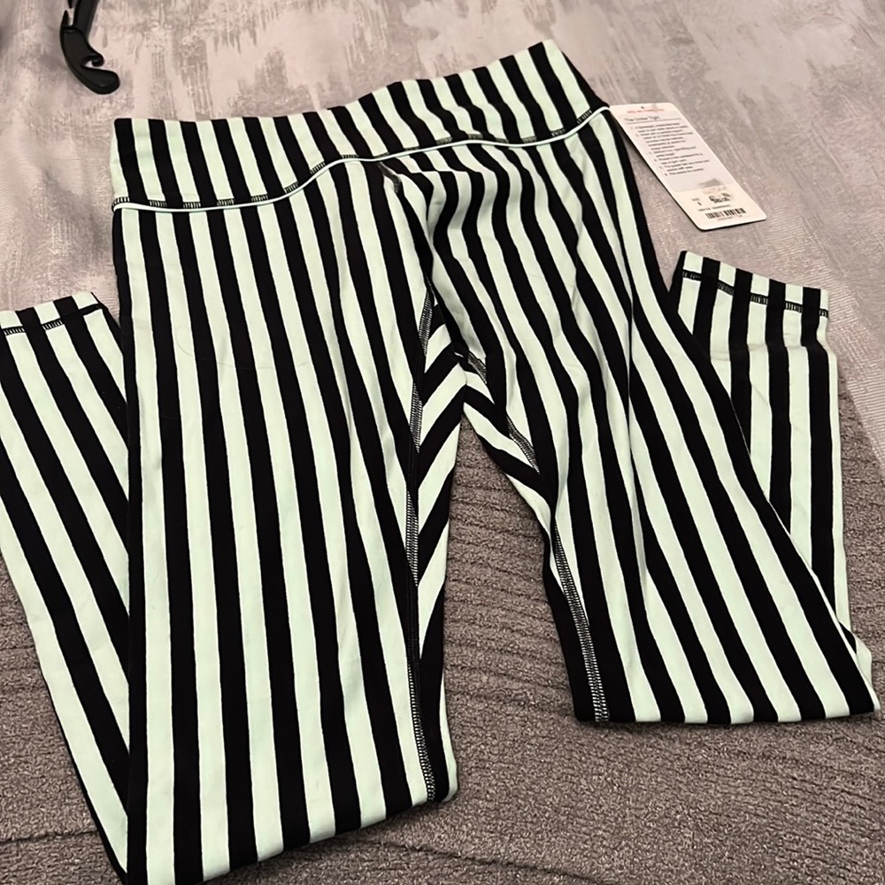 Stopped athletic leggings